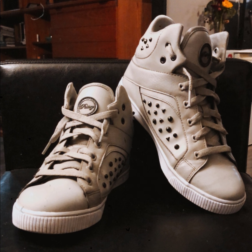 Pastry grey & studded leather shoes